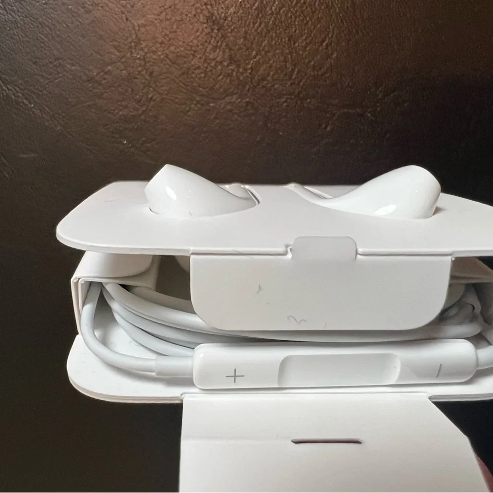 iPhone ear pods with lightening connector